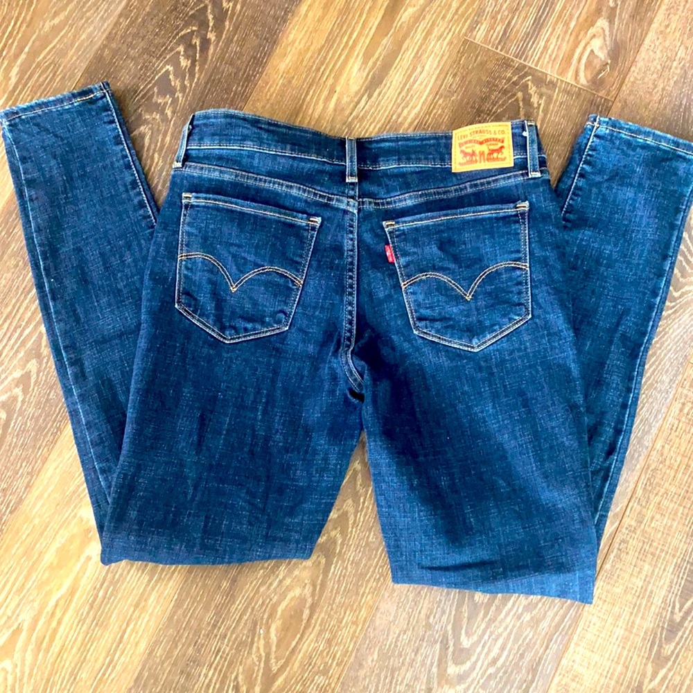 Levi’s distressed 711 skinny jeans